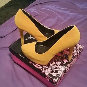 Mustard pumps